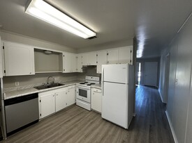 KITCHEN - Briarwood Hills Apartments