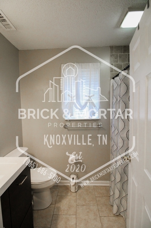 Building Photo - 1006 Davinci Ln