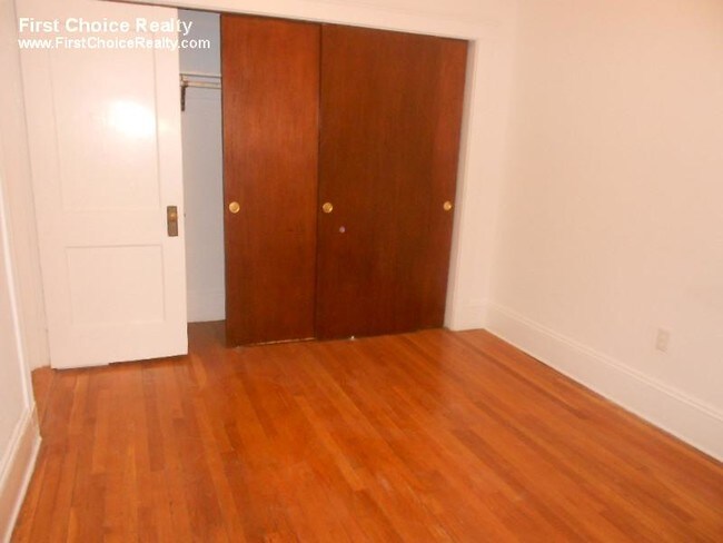 Building Photo - 120 Warren St