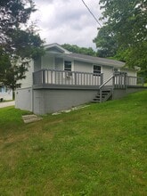 Building Photo - 914 Bayless St