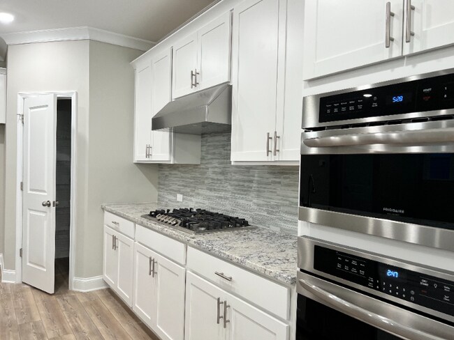 Building Photo - 4091 Aveline Ln