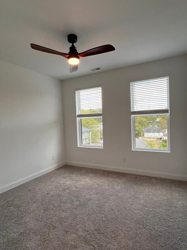 Building Photo - 1204 S Person St