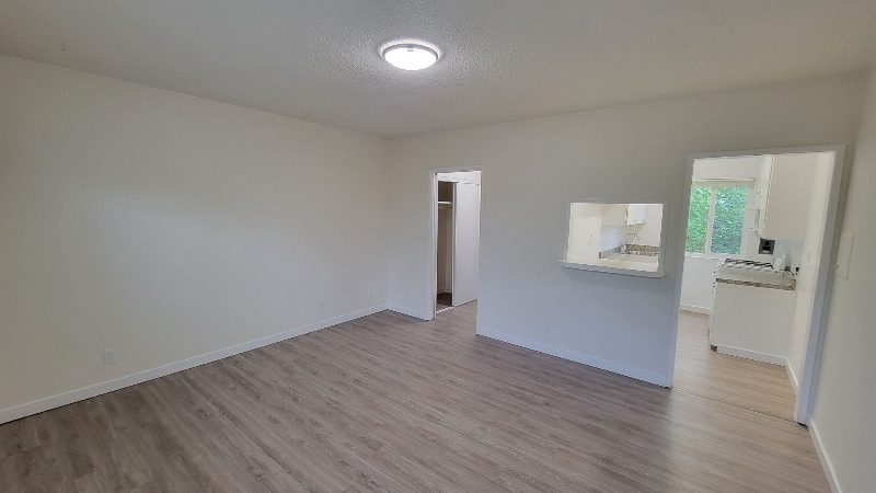 Building Photo - 15546 Vanowen St