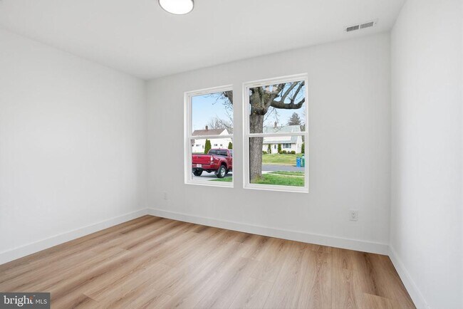 Building Photo - 20 Redbrook Ln