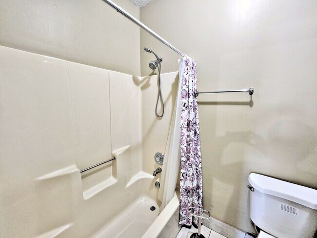 Building Photo - TOWNHOUSE FOR RENT - DECATUR SE