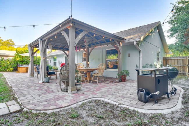 Building Photo - 7100 6th Ave N