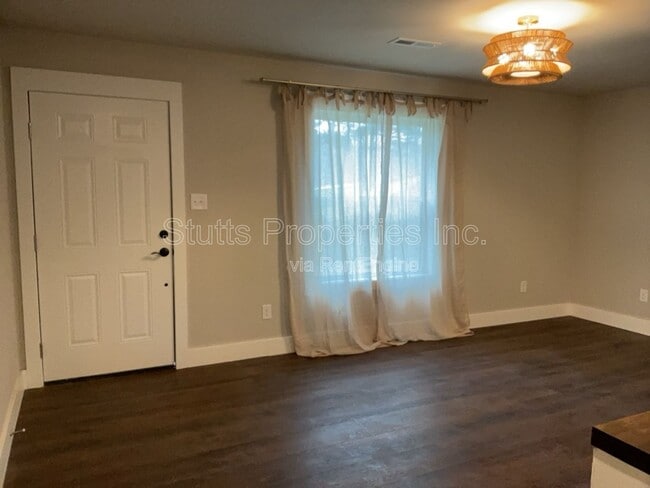 Building Photo - 633 Rivermont Rd