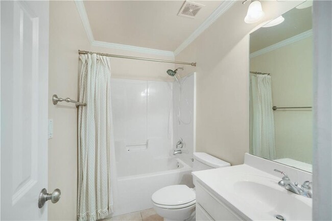 Building Photo - 3405 Regent Pl SW