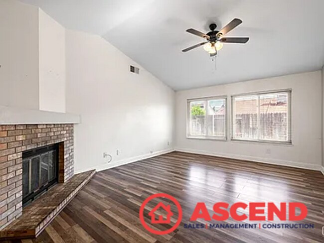 Building Photo - Lovely Home In Southwest Bakersfield!