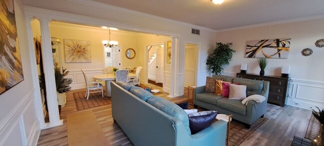 Building Photo - Gorgeous Furnished Three Bedroom Condo- Shorter/Long Term Leases Acceptable!