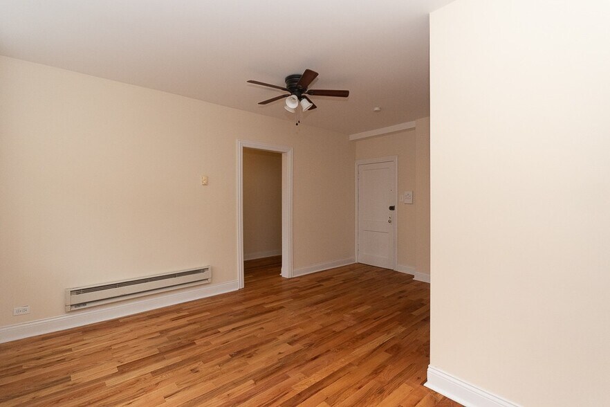 Building Photo - 821 W Diversey Pkwy