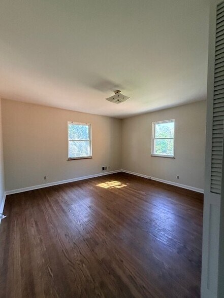 Building Photo - 3807 Leland Rd