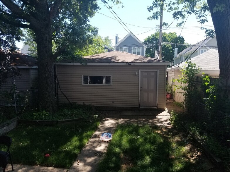 Building Photo - 3927 N Whipple St