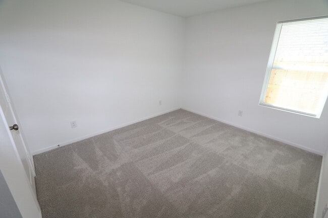 Building Photo - 6245 Alder Crk Dr