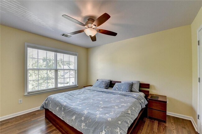 Building Photo - 770 Pimlicon Pl