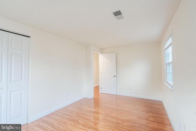 Building Photo - 13715 Smallwood Ct