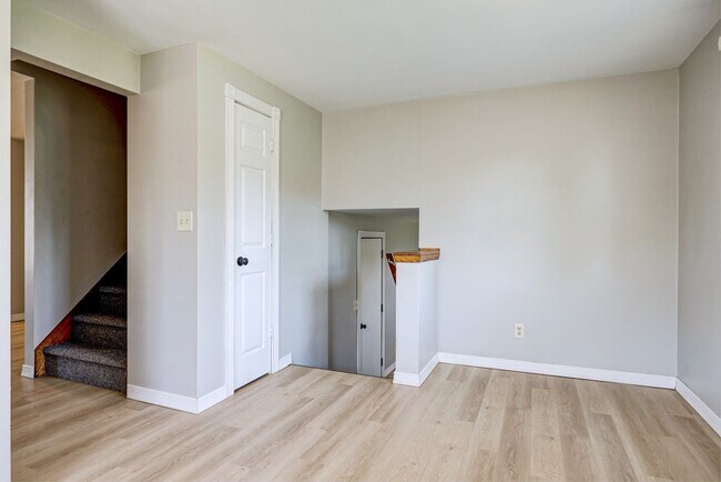 Building Photo - 1216 Meadow Ln