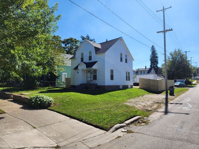 Primary Photo - Remodeled 2 Story 3 Bedroom Home Located i...