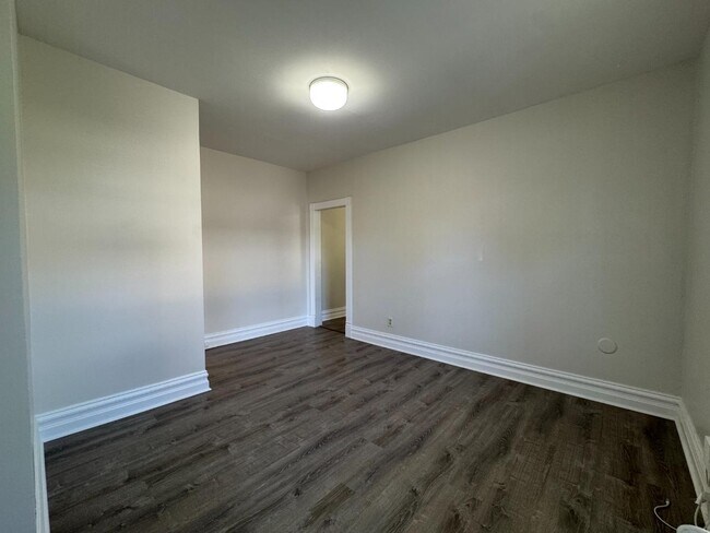 Building Photo - 301 W Beverley St