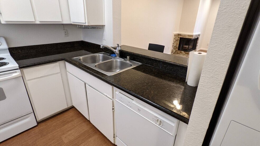 Building Photo - 4681 Albany Cir