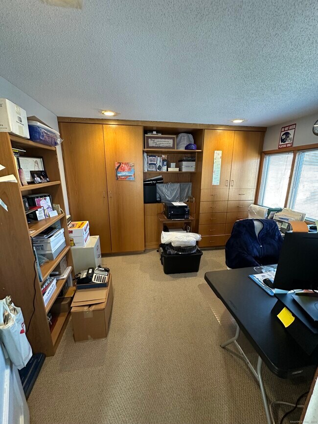 Building Photo - 220 Elliott Ave