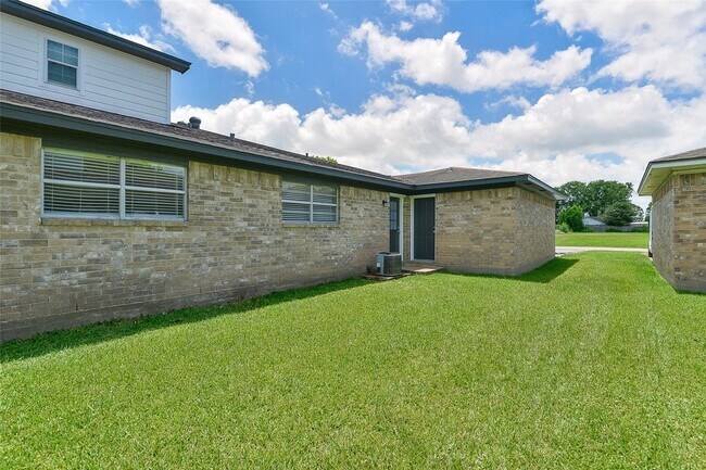 Building Photo - 4512 Avenue L
