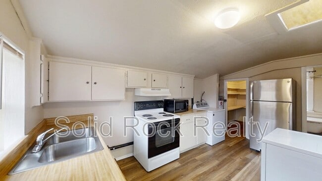 Building Photo - 3137 W Kiowa St