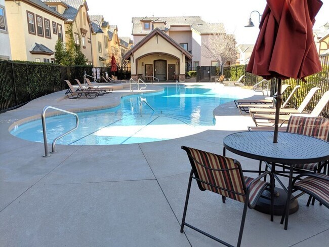 Building Photo - 9149 Tudor Park Pl