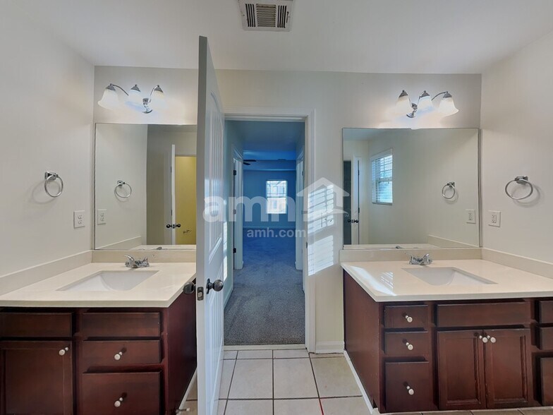 Building Photo - 4863 Clarkstone Dr