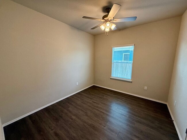 Building Photo - Luxury 3-bedroom, 2-bathroom Duplex in Seg...