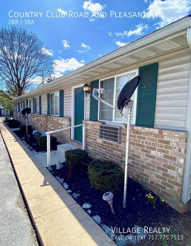 Building Photo - 611 Country Club Rd