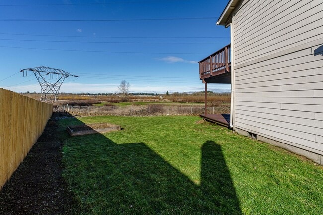 Building Photo - 4 Bedroom 2.5 Bathroom With Large Fenced B...