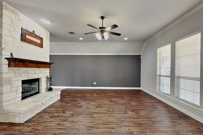 Building Photo - 601 Green Pointe Dr