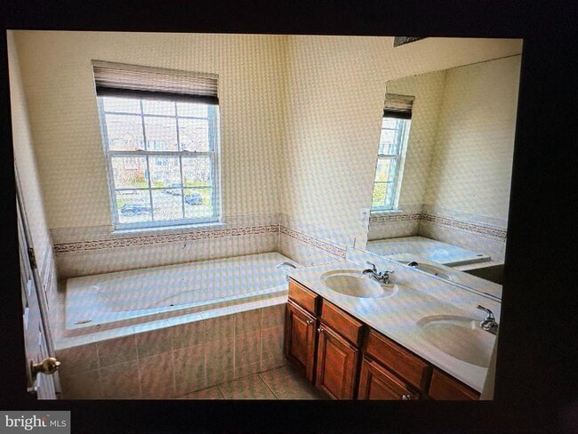 Building Photo - 5019 Kemsley Rd