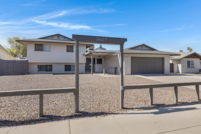 Building Photo - 1627 E Fremont Dr