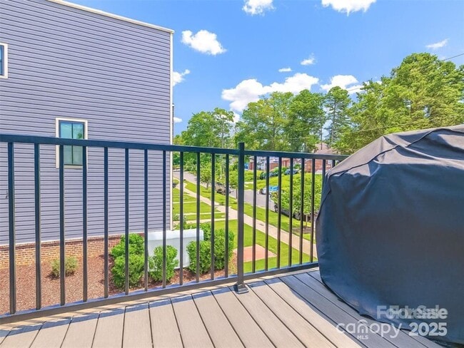 Building Photo - 3739 S Tryon St