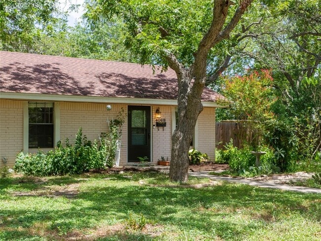 Building Photo - 406 Concho St