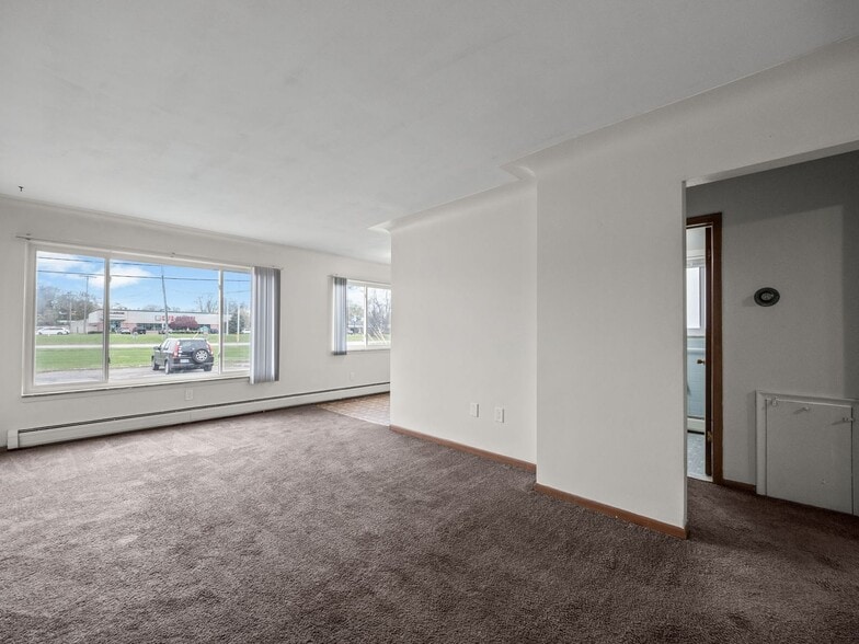 Interior Photo - Utica Town
