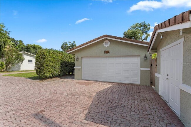 Building Photo - 2615 S Crystal Lake Dr