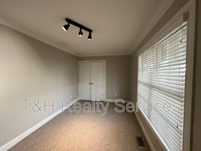 Building Photo - 2029 Ruckle St