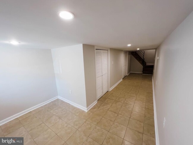 Building Photo - 721 S Milton Ave