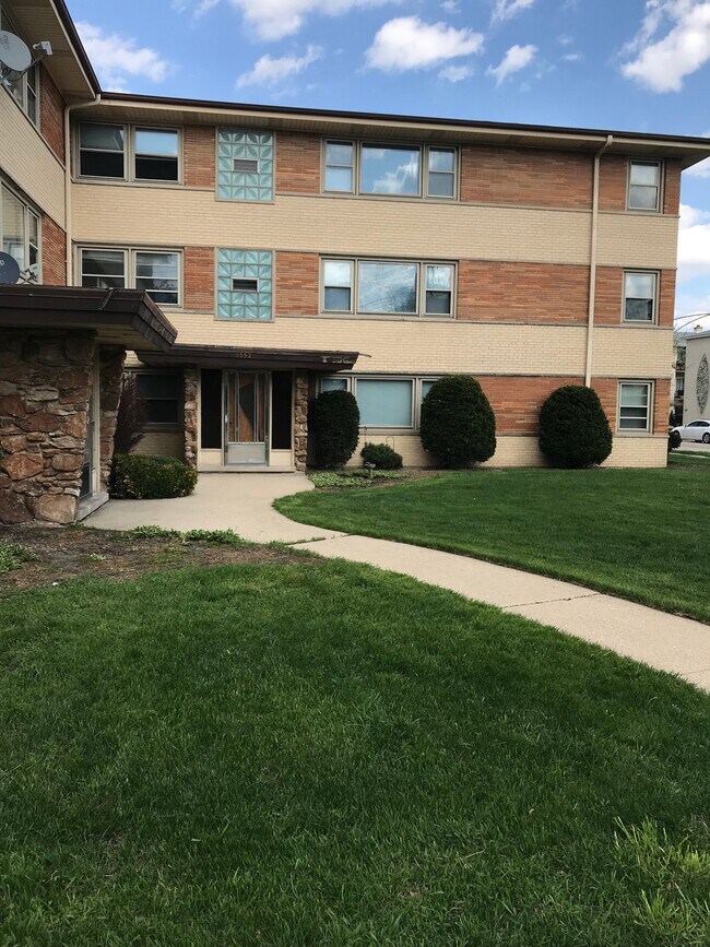 8552 W Gregory St 8552 W Gregory St Chicago IL 60656 Apartment Finder
