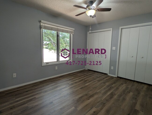 Building Photo - Large 4 Bedroom Home