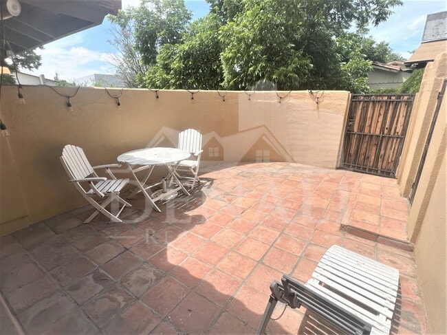 Building Photo - 3122 E Monterosa St