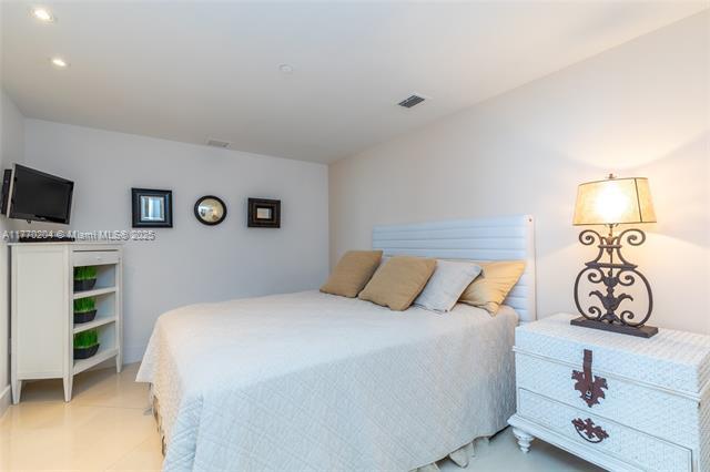 Building Photo - 495 Brickell Ave