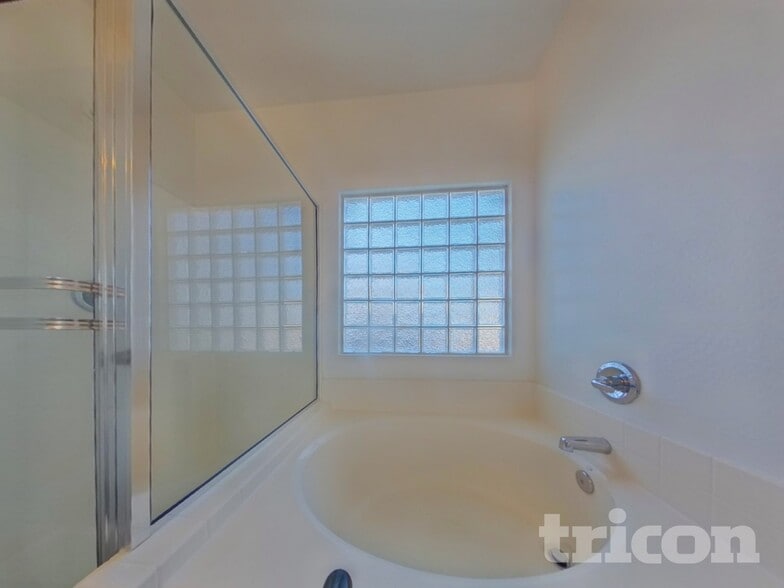 Building Photo - 11638 W Jackson St