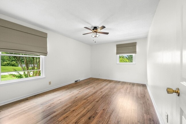 Building Photo - Pet Friendly Three Bedroom with Basement!