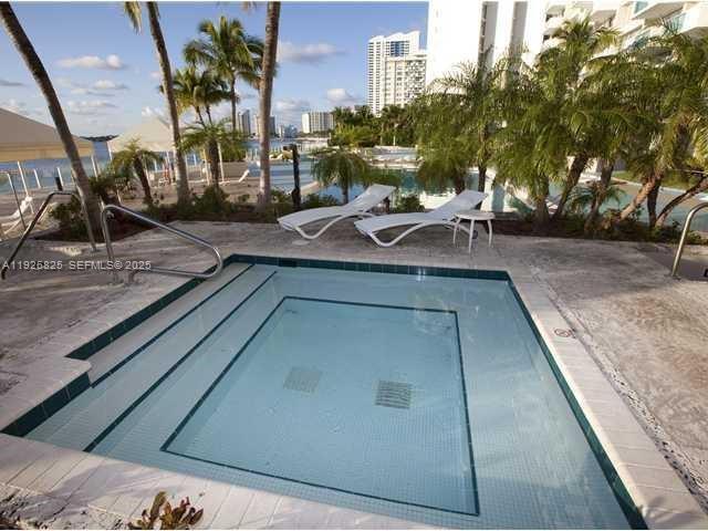 Building Photo - 1000 West Ave