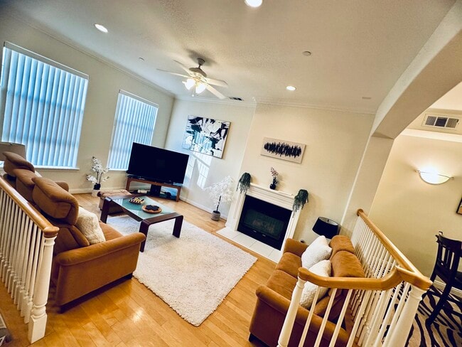 Living Room - 4118 W Kling St