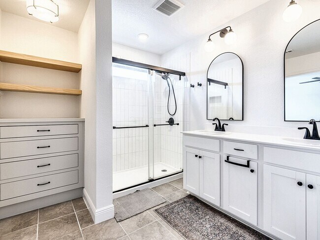 Building Photo - Beautiful and Contemporary 3 BR / 2.5 BA H...